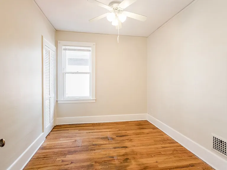 1042 Wayburn Ave — Photo 11