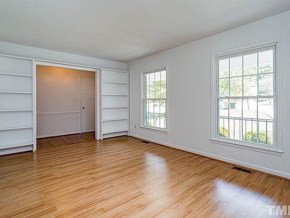 5th image of 104 S Shetland Ct
