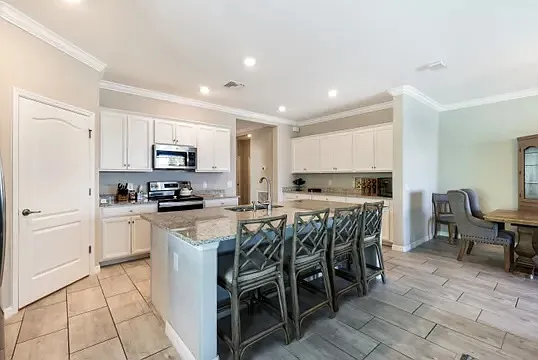 3 bed, 2202 sqft, $3,450 — Photo 3