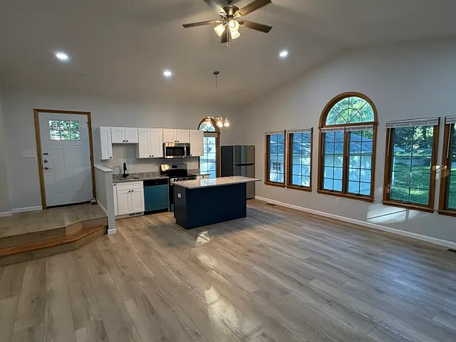 1673 Broadway St — Photo 15