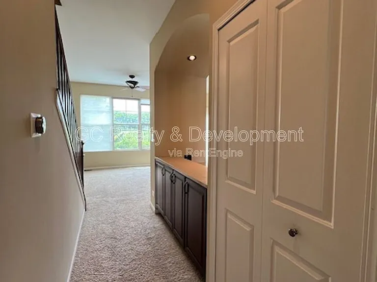 498 Grosvenor Ln — Photo 6