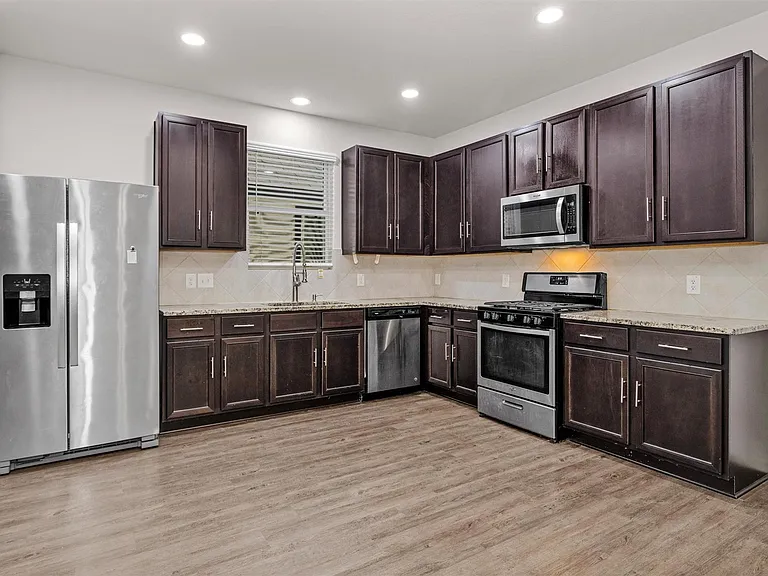17423 Desmond St — Photo 9
