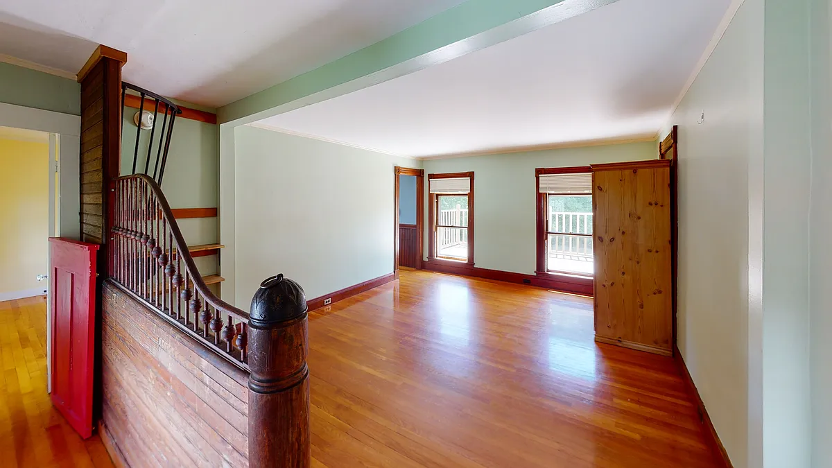 Building Photo - 31 Elm St #4