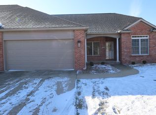 23 Arbor Ct, Bloomington, IL 61704