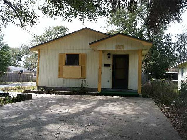 2nd image of 1201 N D St
