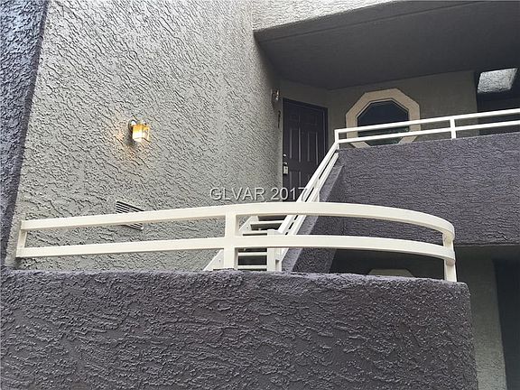 3rd image of 5042 Rainbow Blvd #204