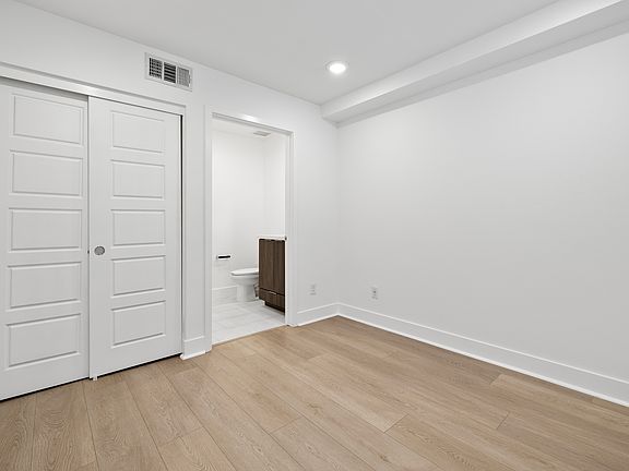 5th image of 5261 Bainbridge Pl