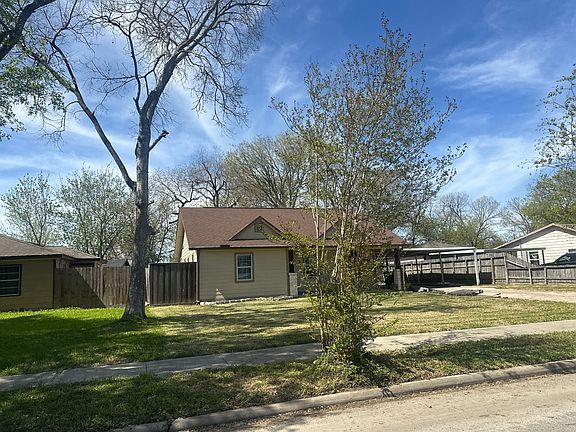 3rd image of 1405 Richard Ave