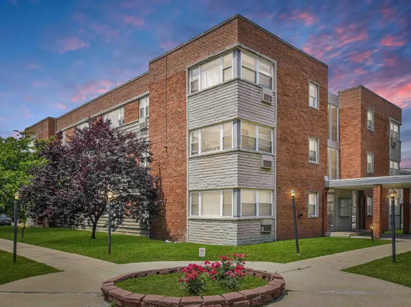 2411 W Balmoral Ave APT 2C, Chicago, IL 60625