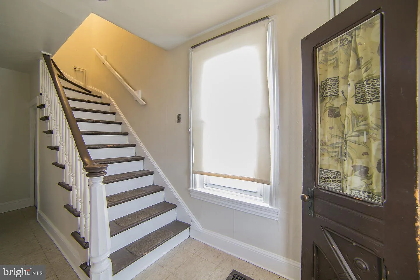 3 bed, 1.0 bath, 1896 sqft, $1,600 — Photo 1