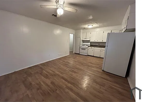 3 bed, $1,200 — Photo 1