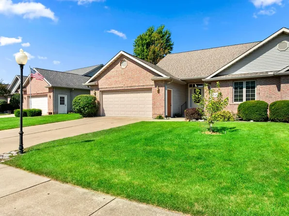 111 Hickory Ln, Pekin, IL 61554