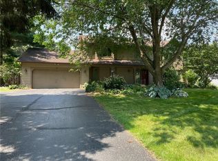 24 Falcon Trl, Pittsford, NY 14534