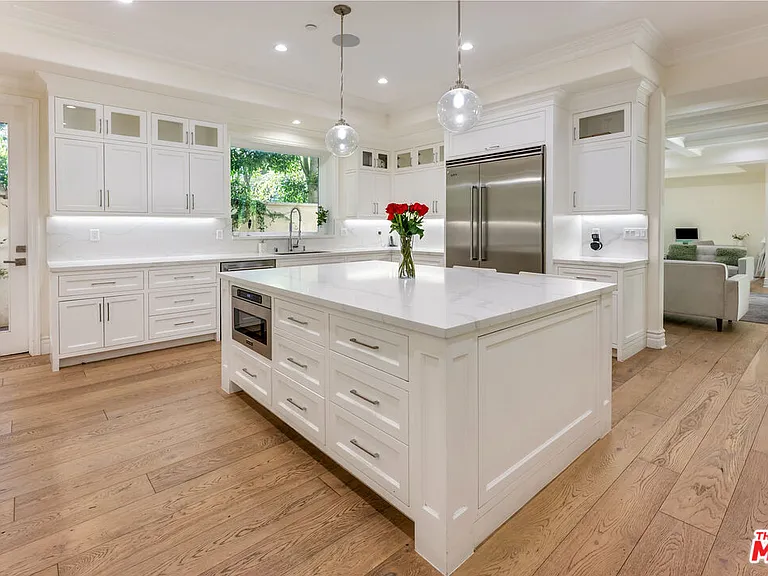 391 S Saltair Ave — Photo 11