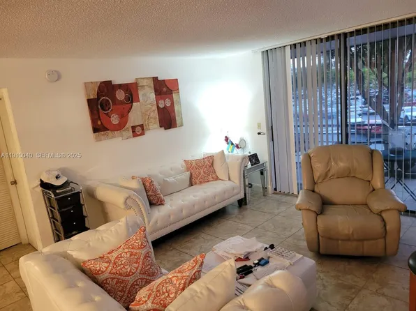 1400 Saint Charles Place #215, Pembroke Pines, FL 33026