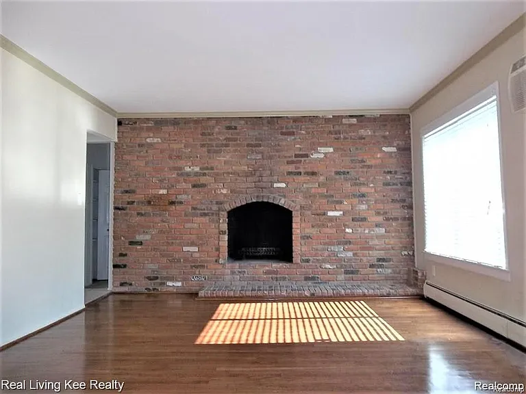 739 W Maple Rd — Photo 10