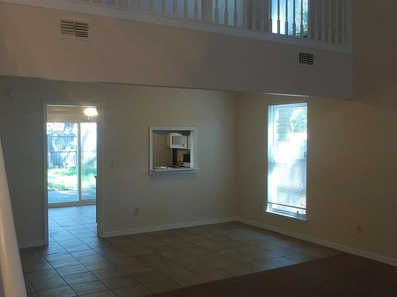 5th image of 11711 Fort Caroline Lakes Dr