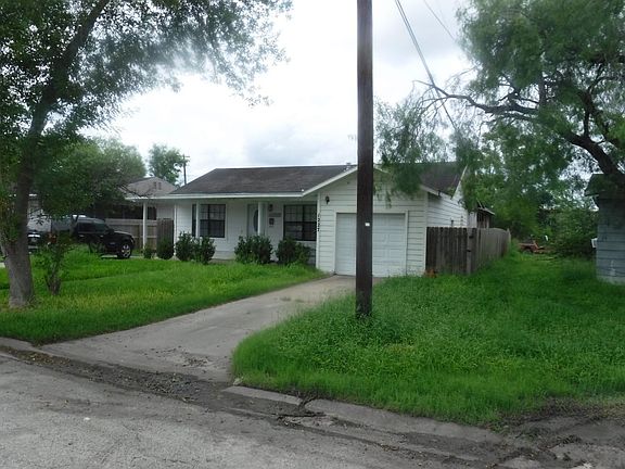 2nd image of 1227 W Circle Dr