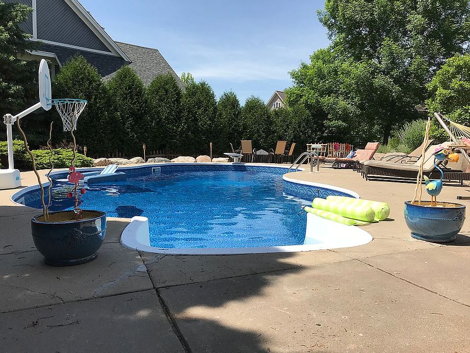 2nd image of 4897 Pine Ln