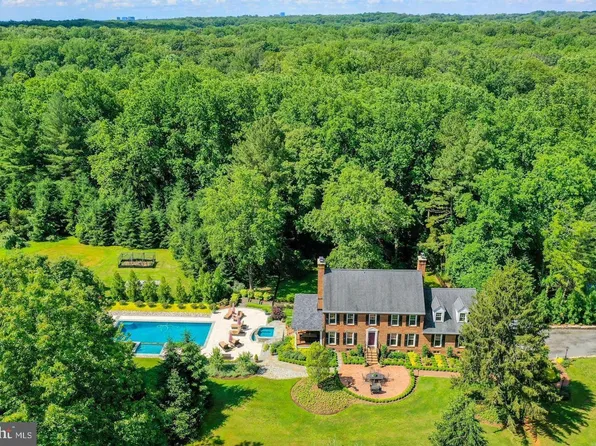 10712 Creamcup Ln, Great Falls, VA 22066