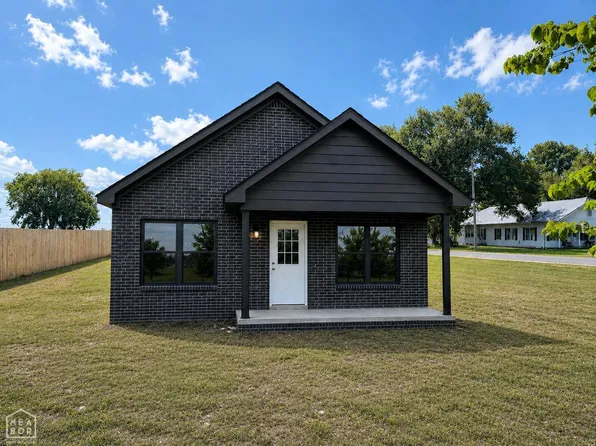1208 S Main St, Leachville, AR 72438