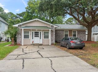 719 N Myrtle Dr, Surfside Beach, SC 29575