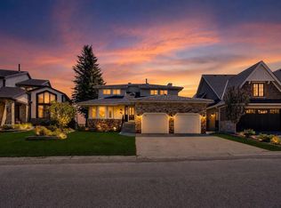 88 Edelweiss Dr NW, Calgary, AB T3A 3P6
