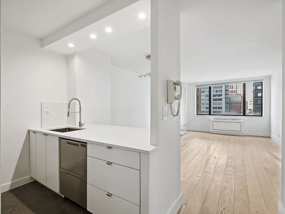 1st image of 30 W 61st St APT 11E