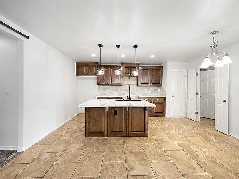 1423 NW 98th St — Photo 31
