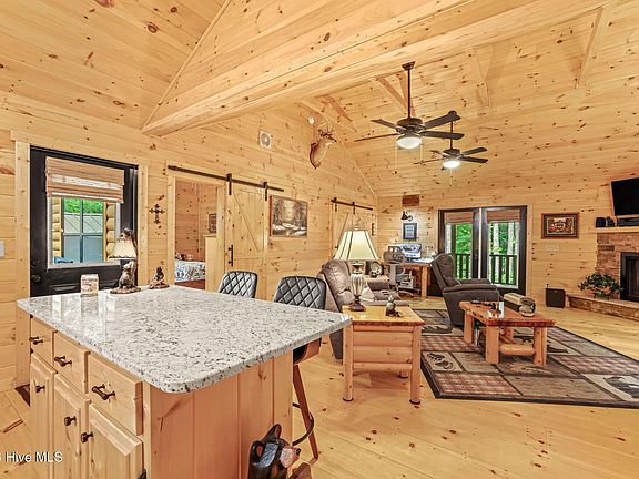 5th image of 207 Bentley Cove