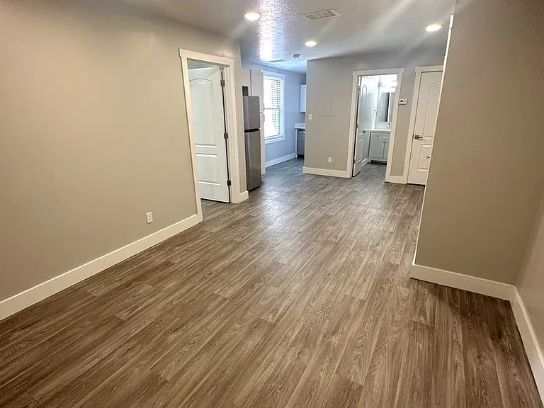 New Brigham Apartments — Photo 19