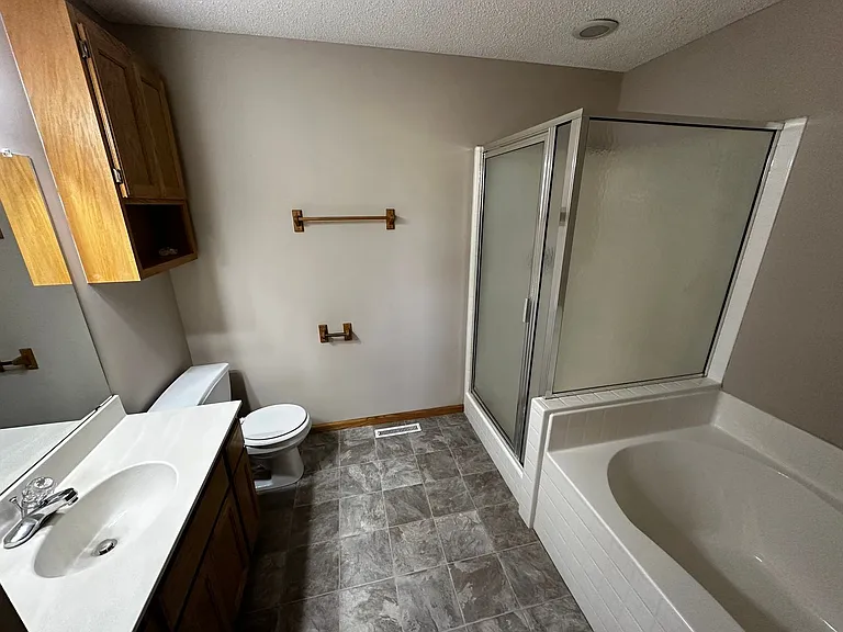 402 Creekside Dr — Photo 9