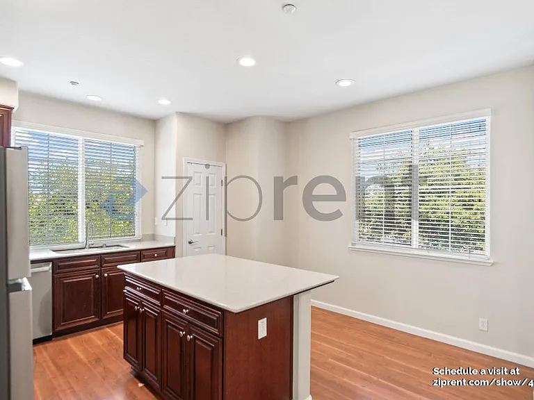 1076 Sapphire Ter — Photo 19