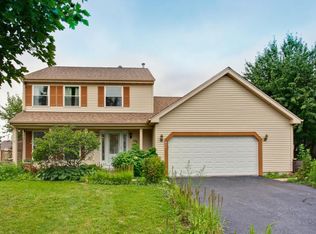 911 McPhee Dr, Lake In The Hills, IL 60156