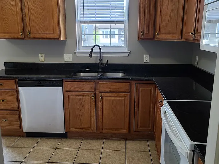 370 Viewpoint Way — Photo 12