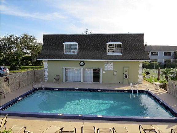 4th image of 1901 Indian River Blvd Unit 202