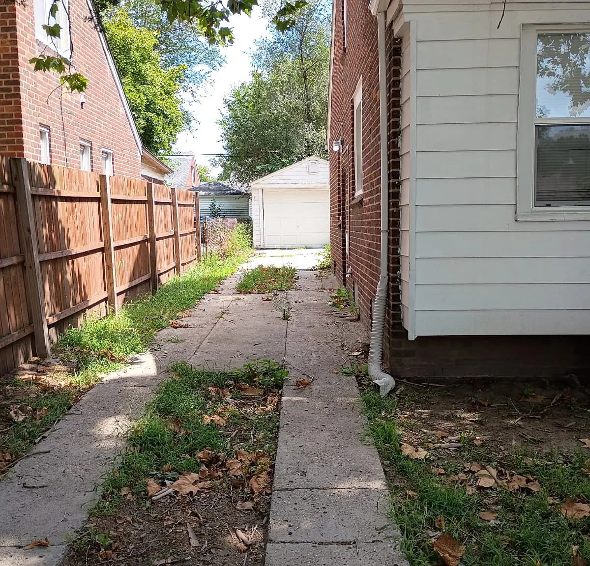 3 bed, 1.5 bath, 1261 sqft, $1,400 — Photo 4