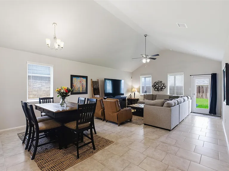 4110 Magliana Ln — Photo 3