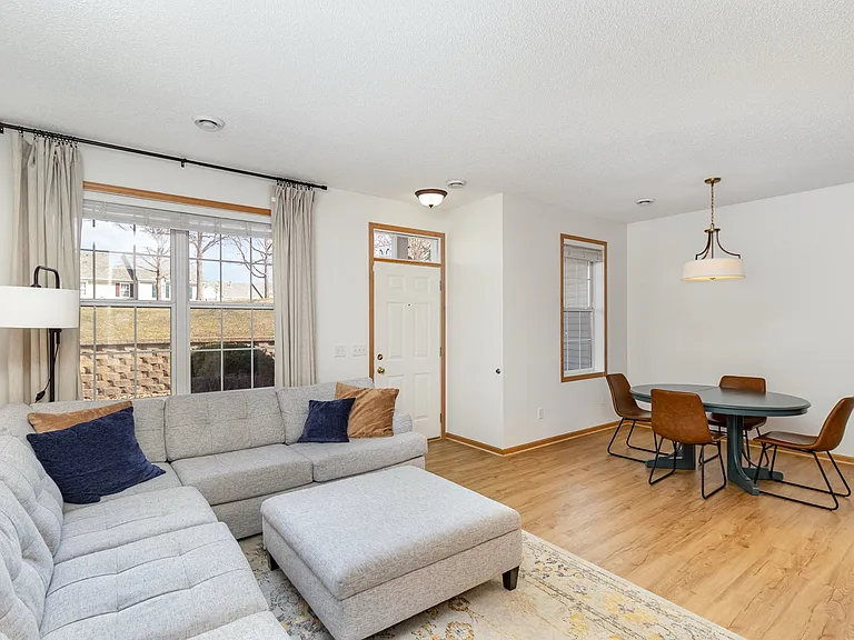 11023 Oak Grove Cir — Photo 6
