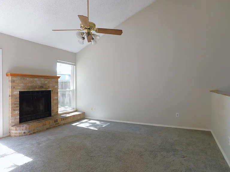 404 Pace Dr — Photo 8