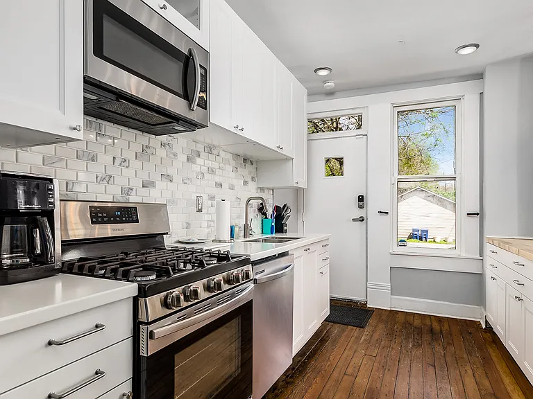 878 Harrison Ave — Photo 6