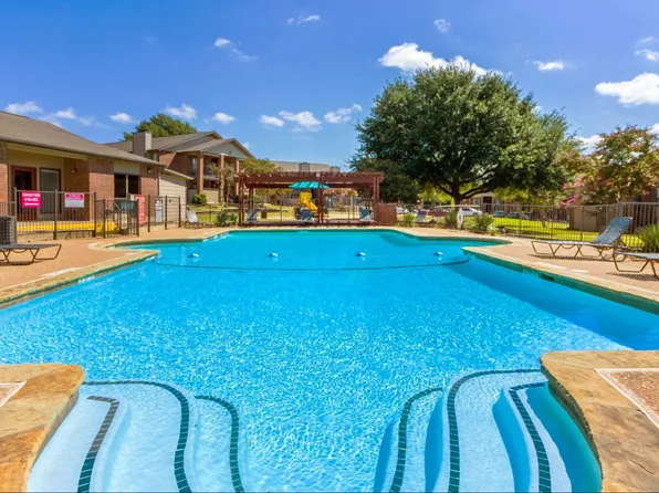 Valley Creek Apartments