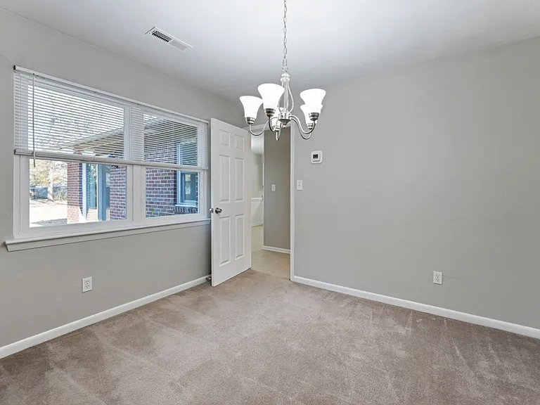517 Norman Ln — Photo 18