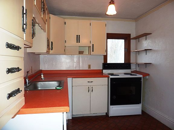 5th image of 305 N Teal St