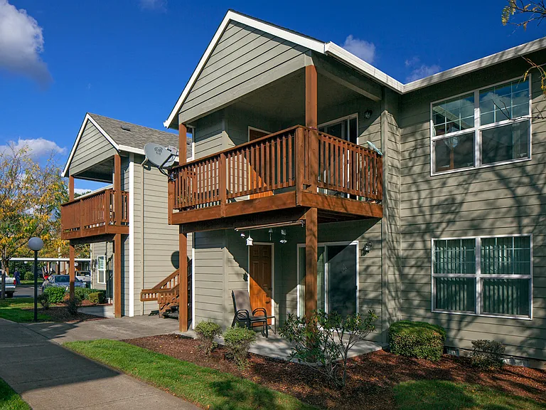 Suzann Plaza Apartments — Photo 6