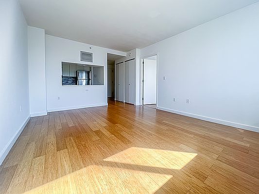 4th image of 310 E 2nd St APT 6L