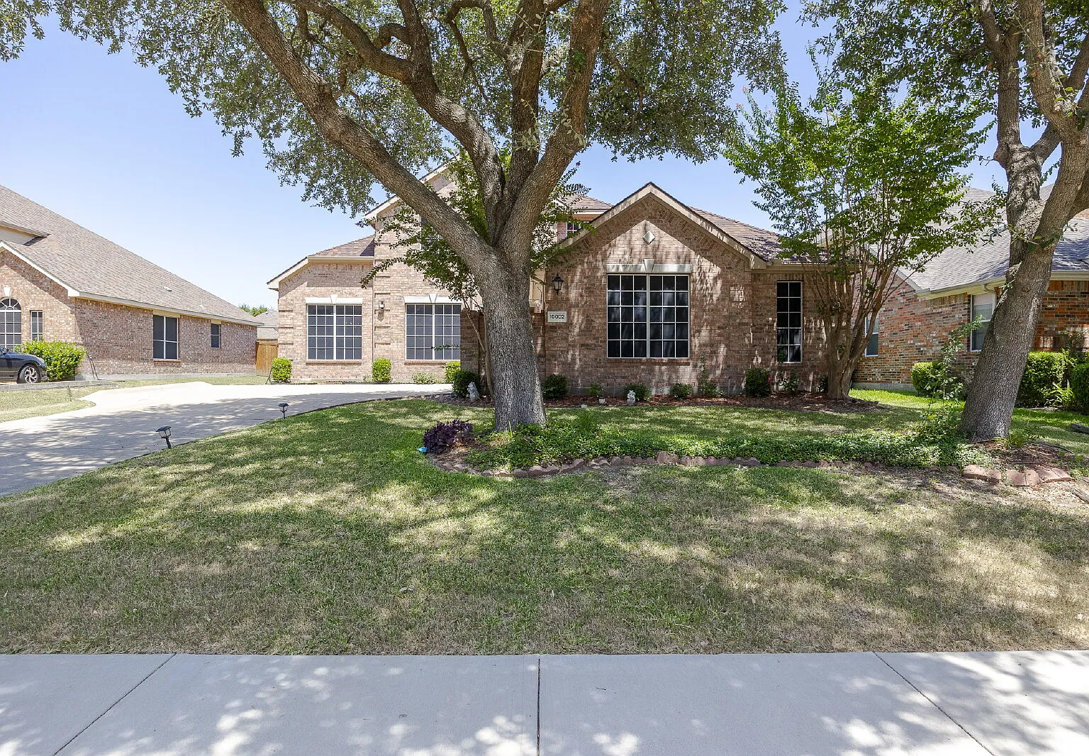 4 bed, 2.5 bath, 3505 sqft, $3,270 — Photo 1