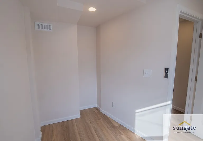 1911 Eastern Ave — Photo 18