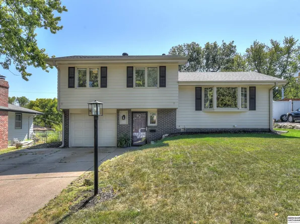 9205 Ames Ave, Omaha, NE 68134