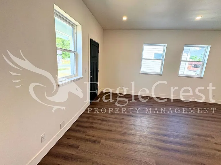 420 Ankeny St — Photo 28